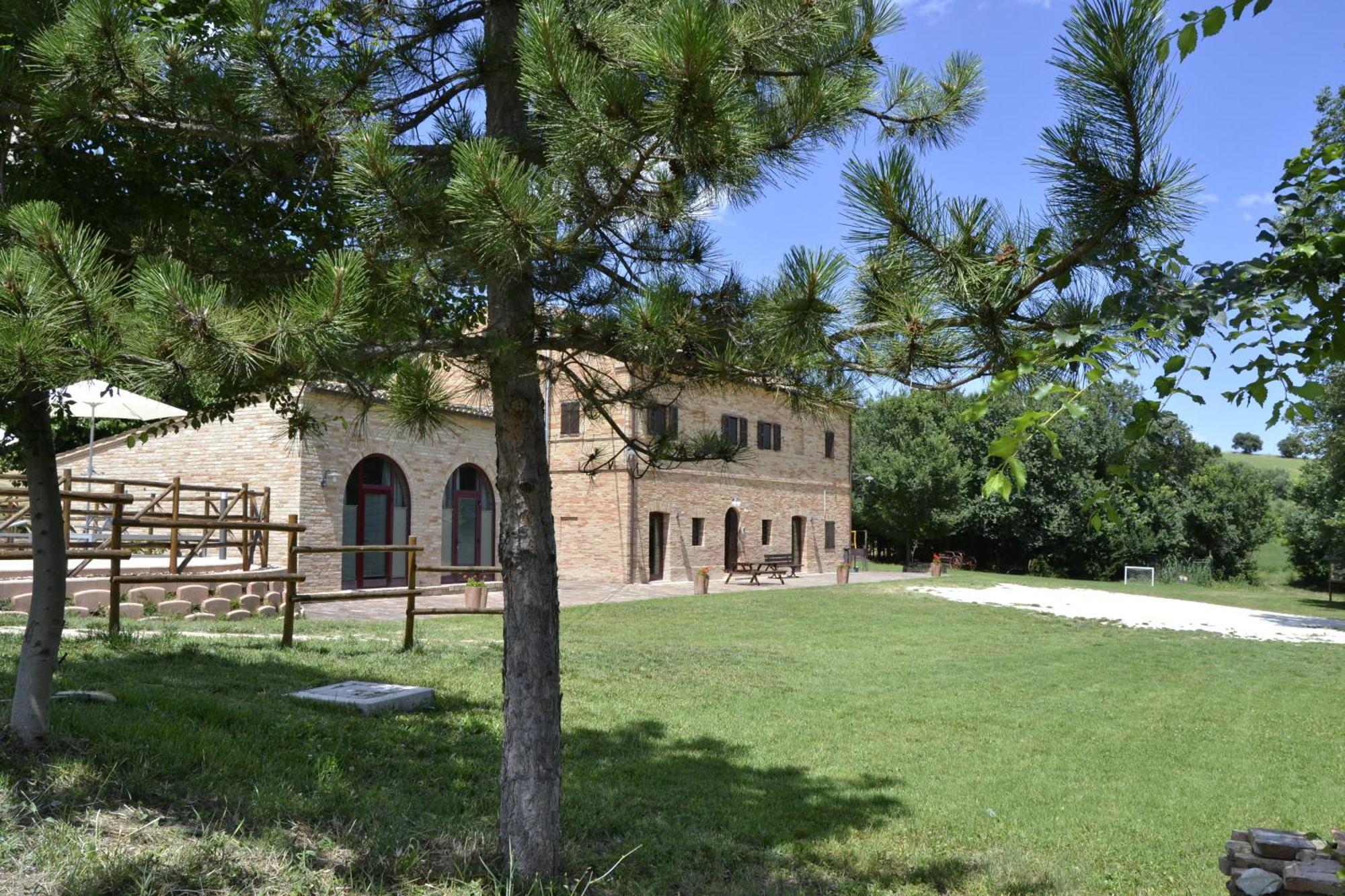 Agriturismo Forestale Luti Guest House Treia Exterior photo